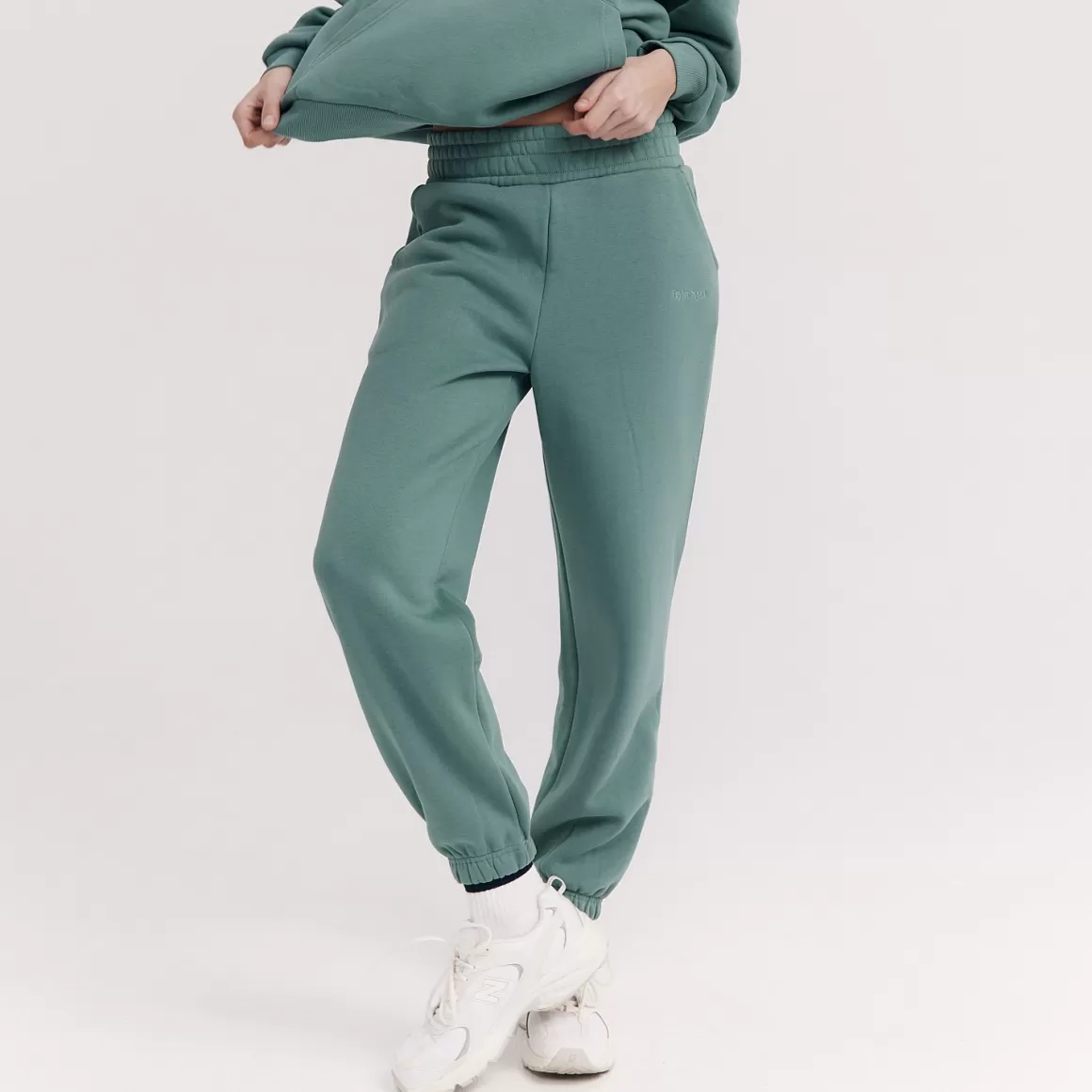 Taylor Sport Heritage Sweatpant In Pine Hot