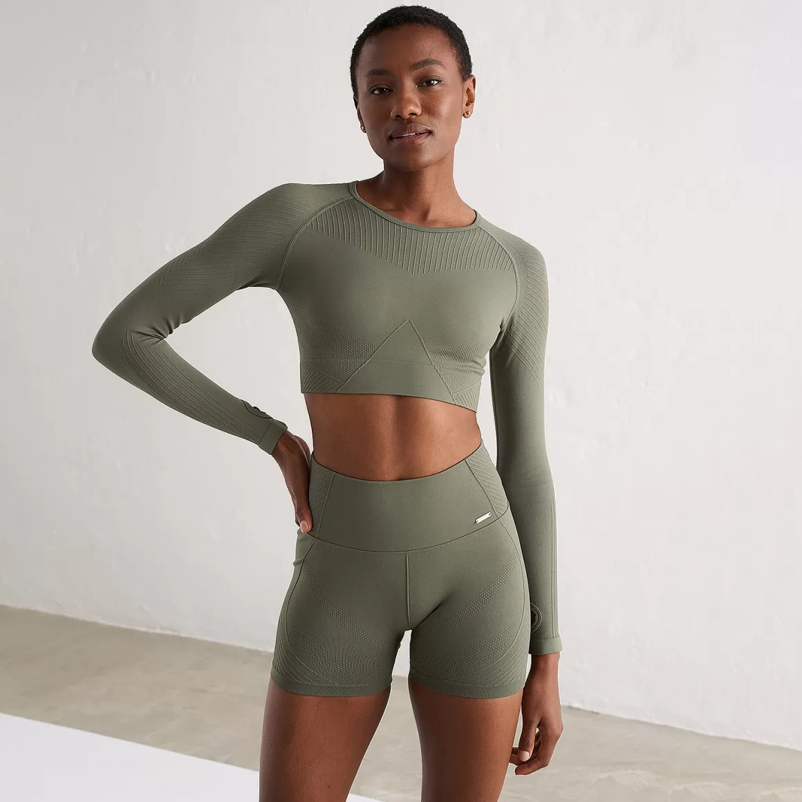 Aim Olive Motion Seamless Cropped Long Sleeve Top New